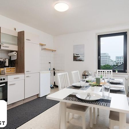 Einfach Aber Sehr Komfortabel - Wohnung Fuer 6 Personen - 2Xwc - Grupen, Messe, Monteure, Studenten - Voll Ausgestattet - 6 Betten 140X200Cm Hochwertig, 3 Smart-Tv 55 Zoll Netflix, 1000 Mbit Wlan, Voll Ausgestattete Kueche Duisburg Eksteriør bilde