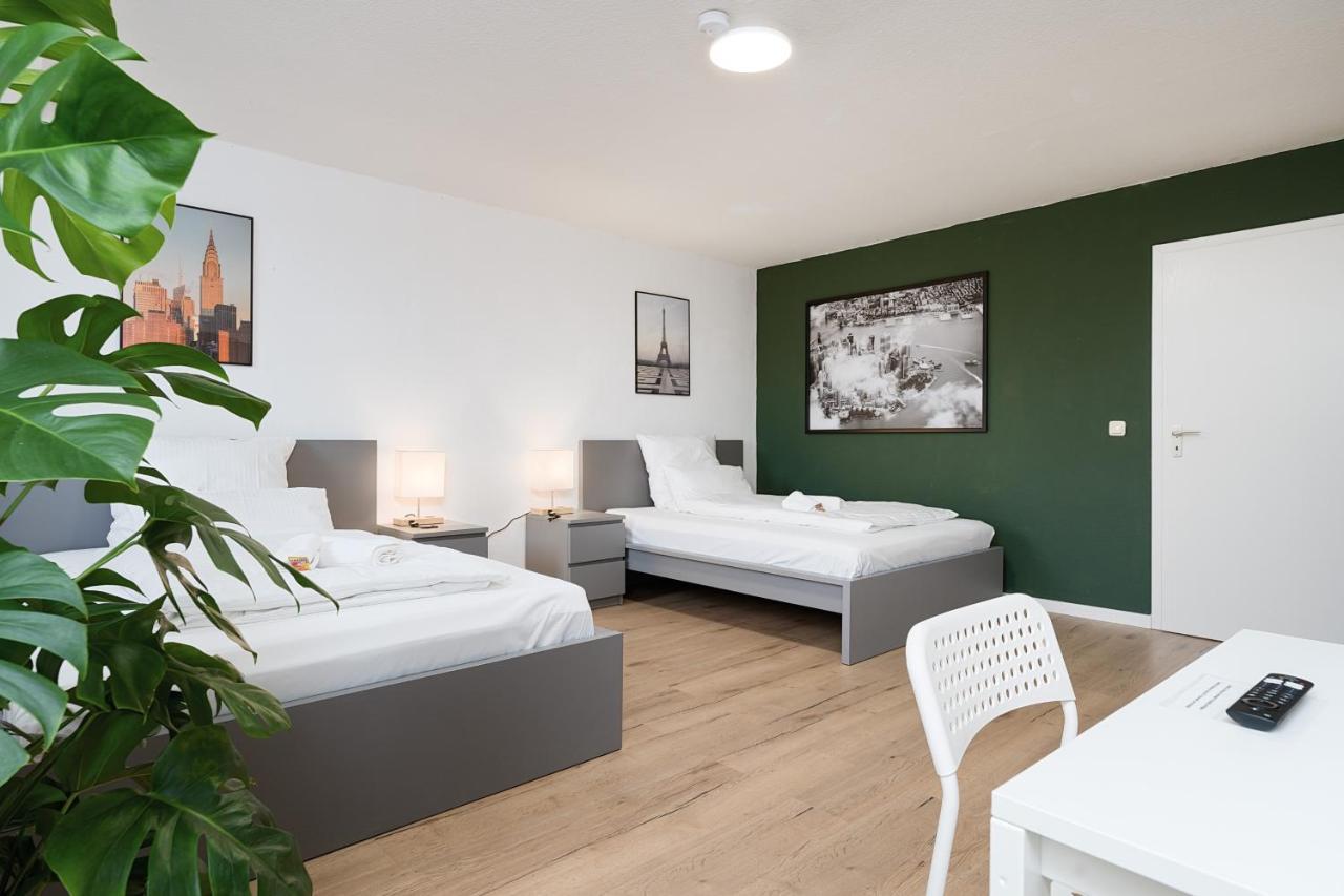 Einfach Aber Sehr Komfortabel - Wohnung Fuer 6 Personen - 2Xwc - Grupen, Messe, Monteure, Studenten - Voll Ausgestattet - 6 Betten 140X200Cm Hochwertig, 3 Smart-Tv 55 Zoll Netflix, 1000 Mbit Wlan, Voll Ausgestattete Kueche Duisburg Eksteriør bilde