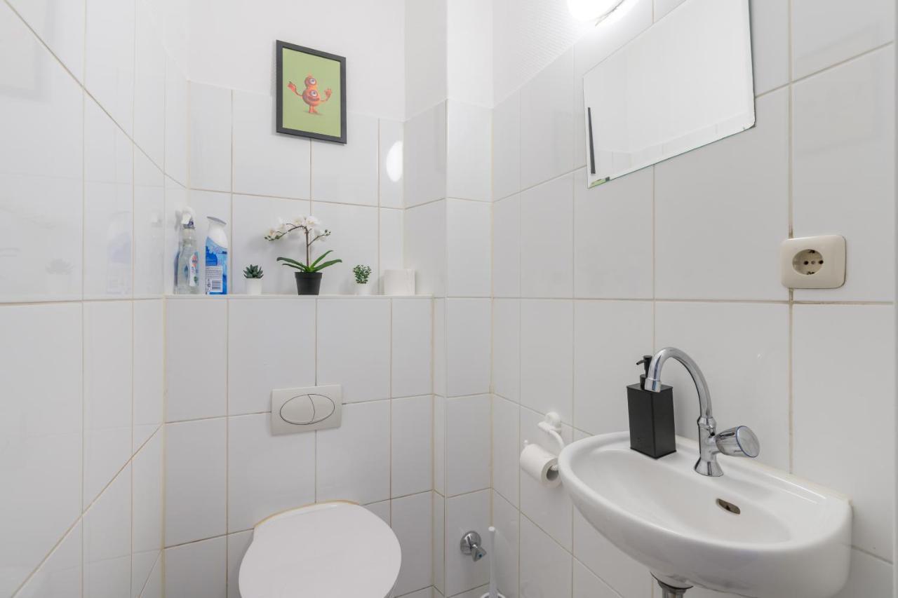Einfach Aber Sehr Komfortabel - Wohnung Fuer 6 Personen - 2Xwc - Grupen, Messe, Monteure, Studenten - Voll Ausgestattet - 6 Betten 140X200Cm Hochwertig, 3 Smart-Tv 55 Zoll Netflix, 1000 Mbit Wlan, Voll Ausgestattete Kueche Duisburg Eksteriør bilde