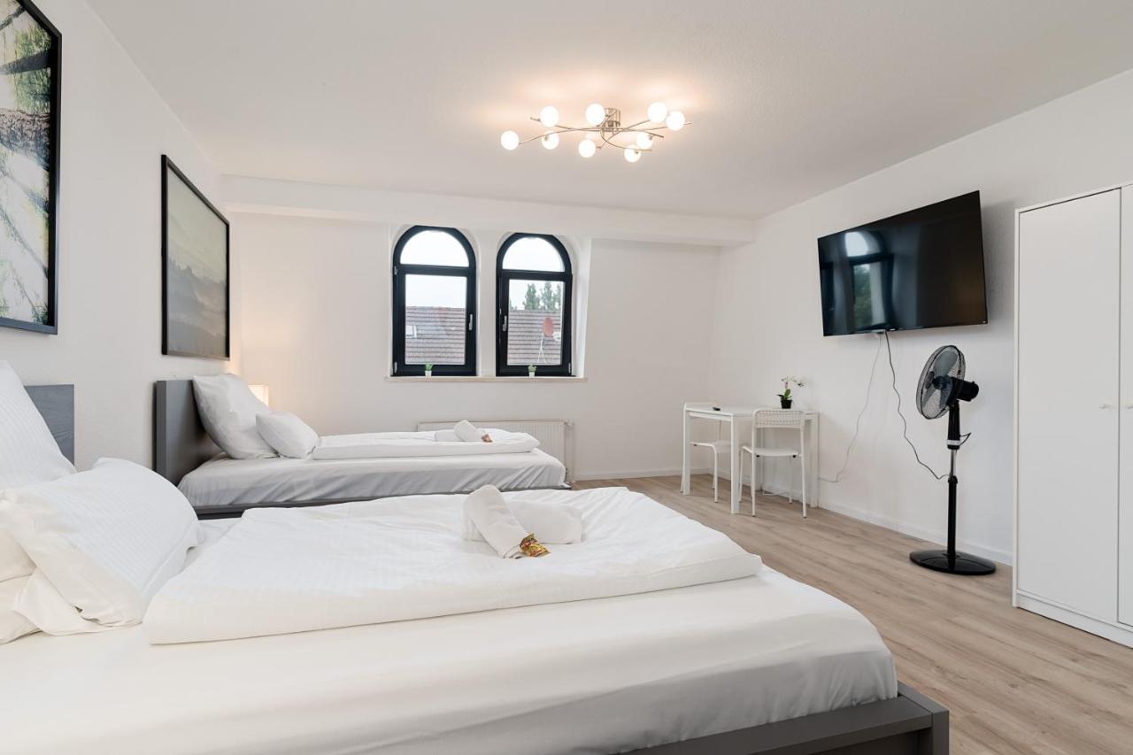 Einfach Aber Sehr Komfortabel - Wohnung Fuer 6 Personen - 2Xwc - Grupen, Messe, Monteure, Studenten - Voll Ausgestattet - 6 Betten 140X200Cm Hochwertig, 3 Smart-Tv 55 Zoll Netflix, 1000 Mbit Wlan, Voll Ausgestattete Kueche Duisburg Eksteriør bilde