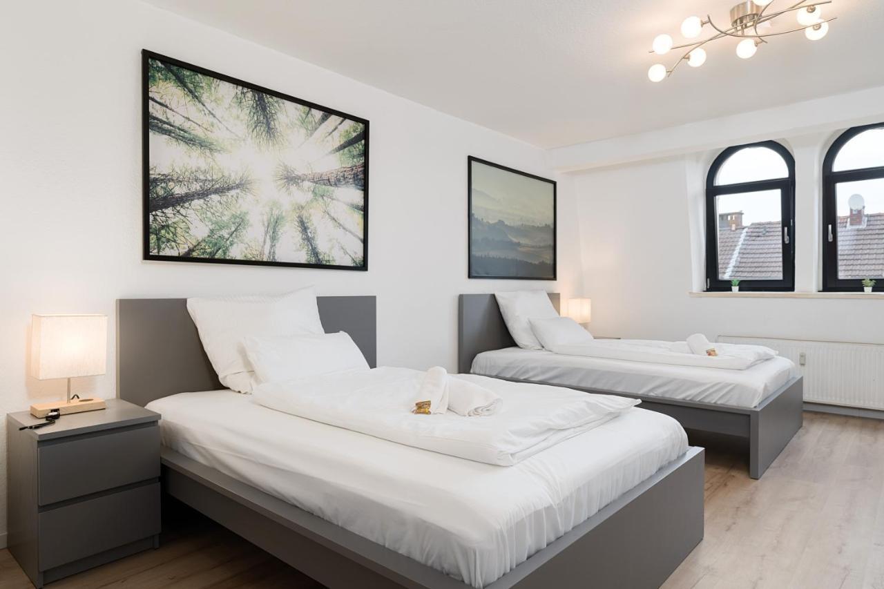 Einfach Aber Sehr Komfortabel - Wohnung Fuer 6 Personen - 2Xwc - Grupen, Messe, Monteure, Studenten - Voll Ausgestattet - 6 Betten 140X200Cm Hochwertig, 3 Smart-Tv 55 Zoll Netflix, 1000 Mbit Wlan, Voll Ausgestattete Kueche Duisburg Eksteriør bilde