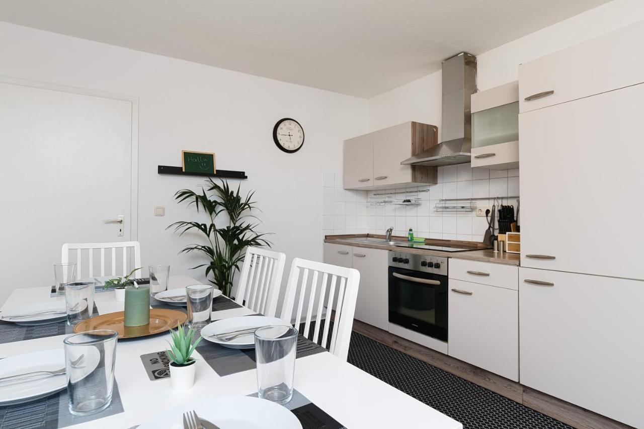 Einfach Aber Sehr Komfortabel - Wohnung Fuer 6 Personen - 2Xwc - Grupen, Messe, Monteure, Studenten - Voll Ausgestattet - 6 Betten 140X200Cm Hochwertig, 3 Smart-Tv 55 Zoll Netflix, 1000 Mbit Wlan, Voll Ausgestattete Kueche Duisburg Eksteriør bilde
