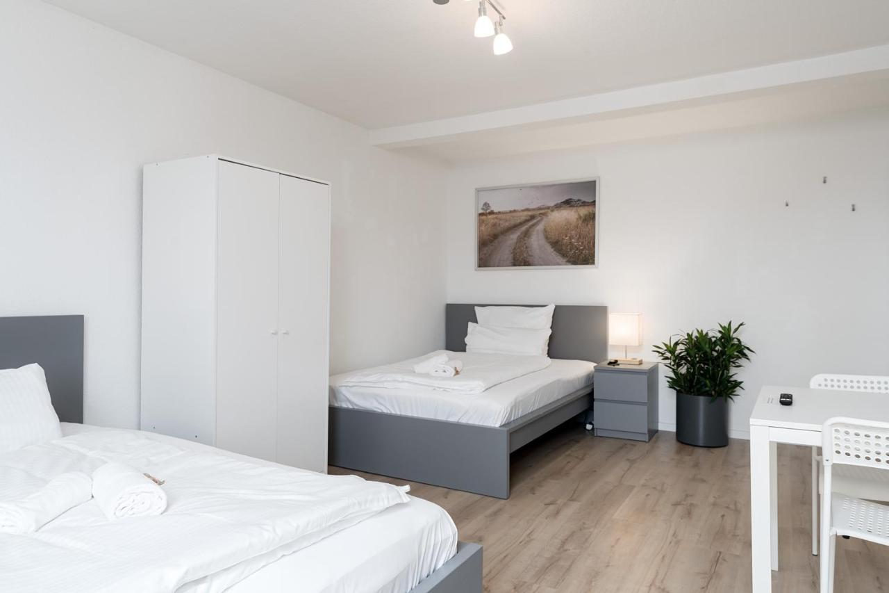 Einfach Aber Sehr Komfortabel - Wohnung Fuer 6 Personen - 2Xwc - Grupen, Messe, Monteure, Studenten - Voll Ausgestattet - 6 Betten 140X200Cm Hochwertig, 3 Smart-Tv 55 Zoll Netflix, 1000 Mbit Wlan, Voll Ausgestattete Kueche Duisburg Eksteriør bilde